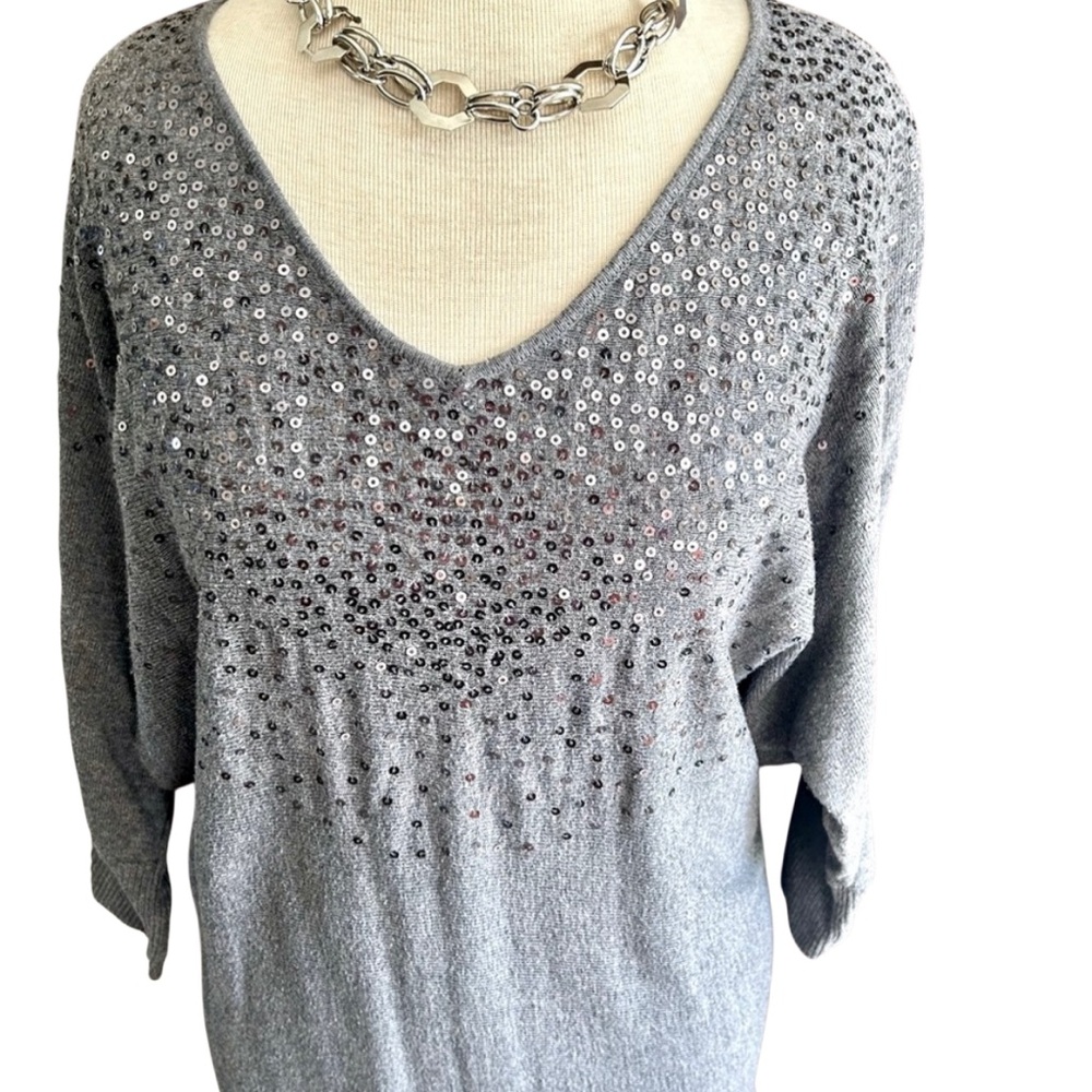 Elle V-Neck Silver Sequin Sweater Women’s Light Grey Size Medium